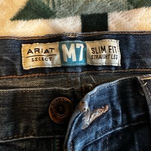 Ariat jeans, slim fit bootcut. 33/32